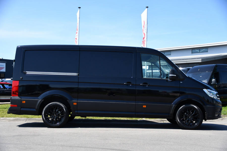 Volkswagen Crafter 35 2.0 TDI L3H2 Highline Black Edition Cruise, Carplay, Camera, LED, 177pk, Automaat, Stuurverwarming, Stoelverwarming, Uniek!