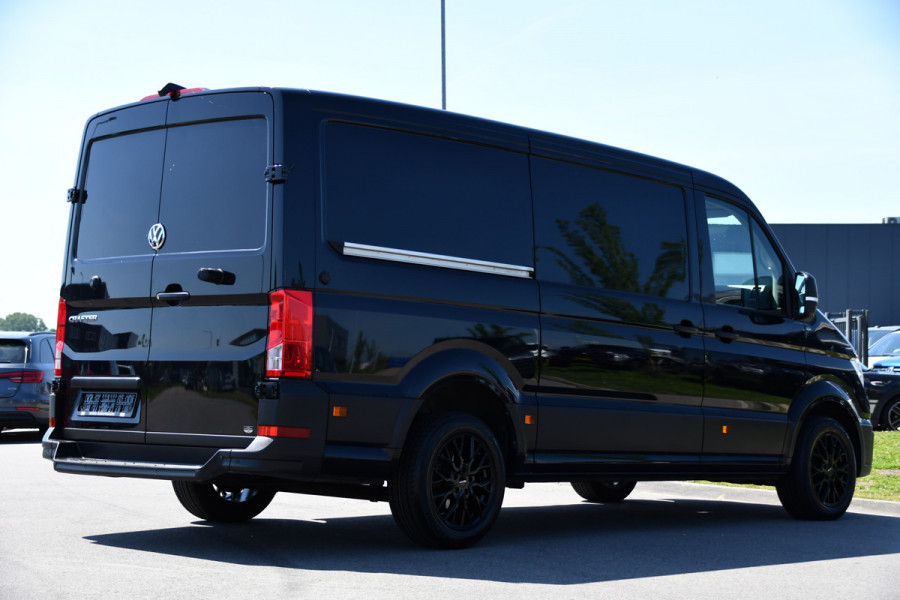 Volkswagen Crafter 35 2.0 TDI L3H2 Highline Black Edition Cruise, Carplay, Camera, LED, 177pk, Automaat, Stuurverwarming, Stoelverwarming, Uniek!