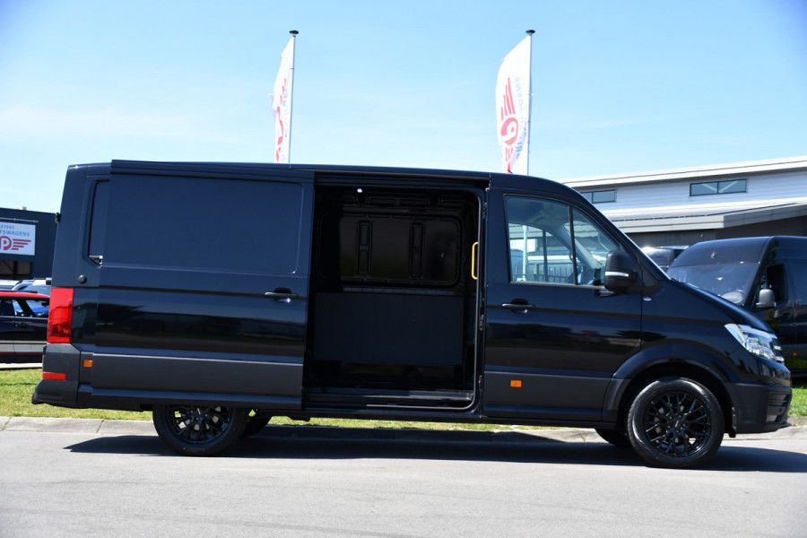 Volkswagen Crafter 35 2.0 TDI L3H2 Highline Black Edition Cruise, Carplay, Camera, LED, 177pk, Automaat, Stuurverwarming, Stoelverwarming, Uniek!