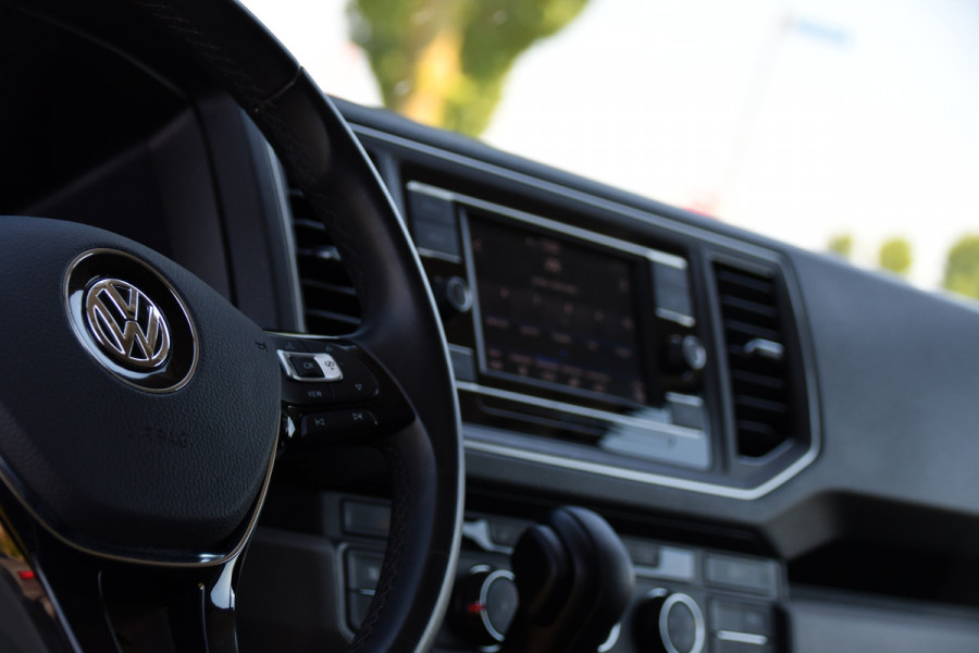 Volkswagen Crafter 35 2.0 TDI L3H2 Highline Black Edition Cruise, Carplay, Camera, LED, 177pk, Automaat, Stuurverwarming, Stoelverwarming, Uniek!