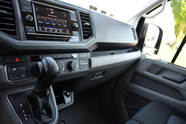 Volkswagen Crafter 35 2.0 TDI L3H2 Highline Black Edition Cruise, Carplay, Camera, LED, 177pk, Automaat, Stuurverwarming, Stoelverwarming, Uniek!