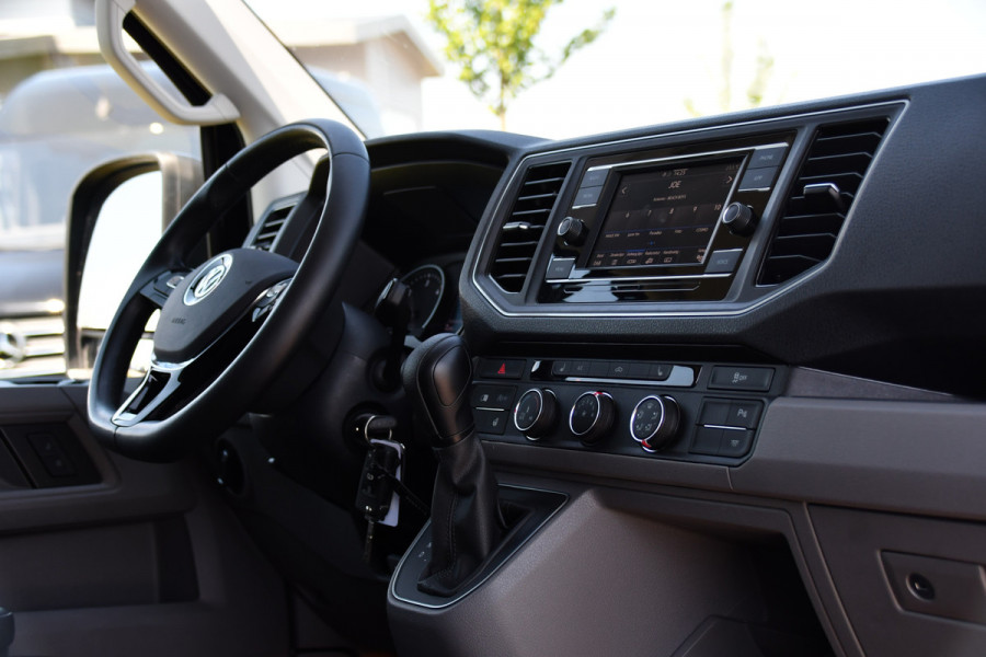 Volkswagen Crafter 35 2.0 TDI L3H2 Highline Black Edition Cruise, Carplay, Camera, LED, 177pk, Automaat, Stuurverwarming, Stoelverwarming, Uniek!