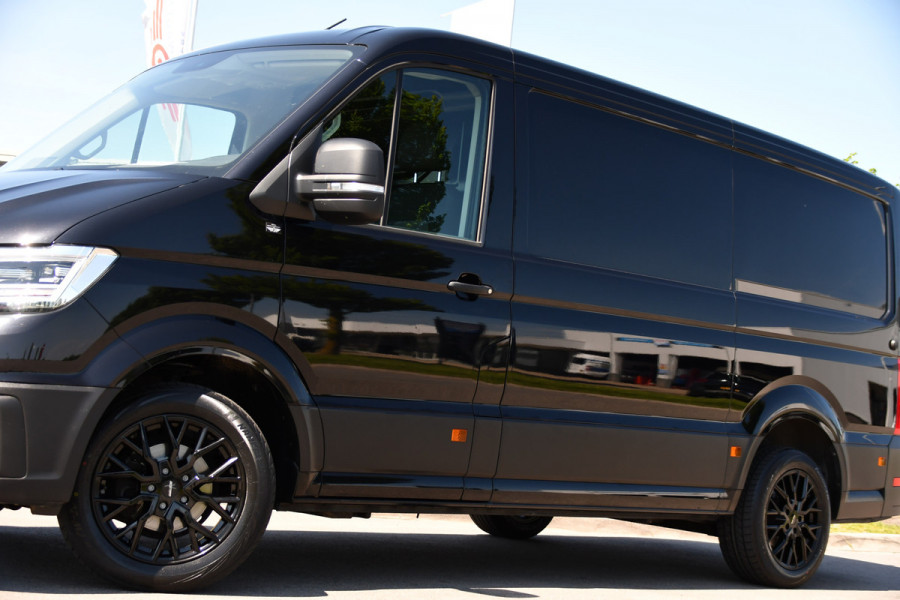 Volkswagen Crafter 35 2.0 TDI L3H2 Highline Black Edition Cruise, Carplay, Camera, LED, 177pk, Automaat, Stuurverwarming, Stoelverwarming, Uniek!