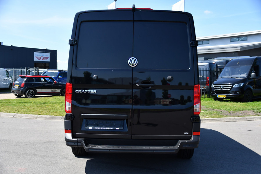 Volkswagen Crafter 35 2.0 TDI L3H2 Highline Black Edition Cruise, Carplay, Camera, LED, 177pk, Automaat, Stuurverwarming, Stoelverwarming, Uniek!