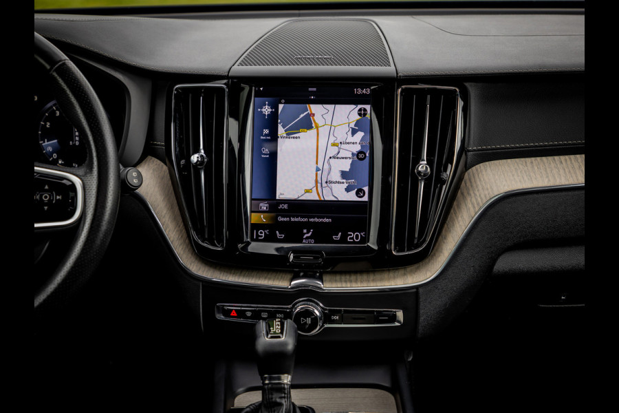 Volvo XC60 2.0 T5 AWD Inscription | Panoramadak | Trekhaak | Luchtvering