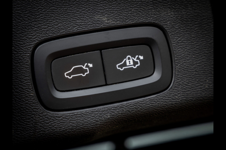 Volvo XC60 2.0 T5 AWD Inscription | Panoramadak | Trekhaak | Luchtvering
