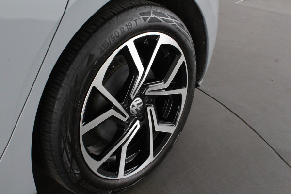 Volkswagen ID.3 First 58 kWh > SOH 91%/Trekhaak/Moonstone Grey/19 inch