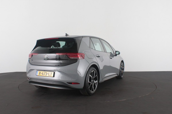 Volkswagen ID.3 First 58 kWh > SOH 91%/Trekhaak/Moonstone Grey/19 inch