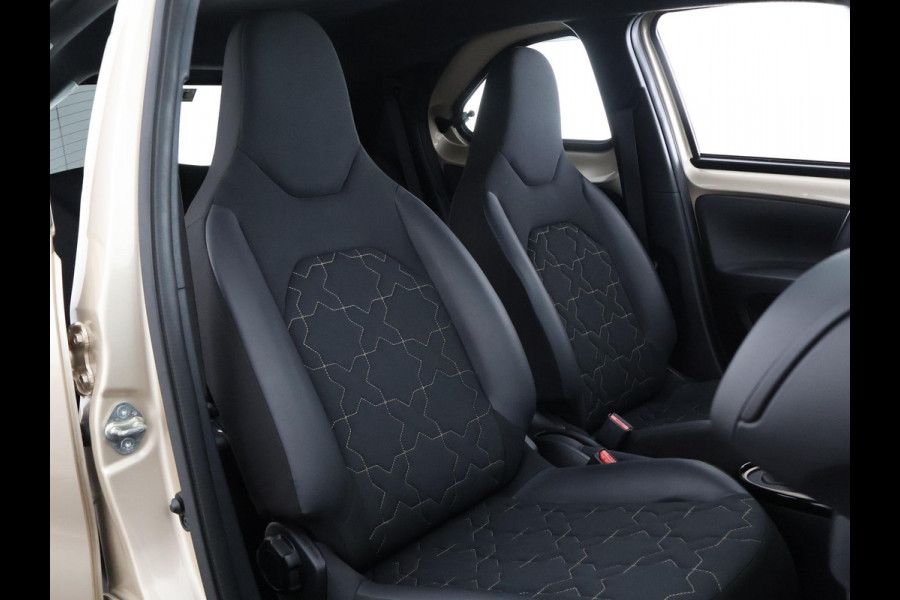 Toyota Aygo X 1.0 VVT-i S-CVT Envy Automaat | Keyless Entry & Start | Navigatie | Camera