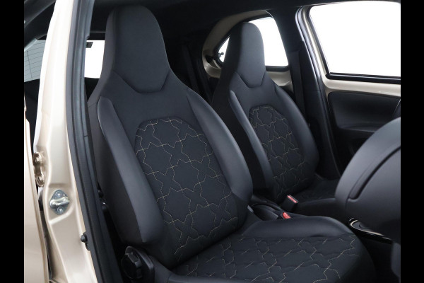 Toyota Aygo X 1.0 VVT-i S-CVT Envy Automaat | Keyless Entry & Start | Navigatie | Camera