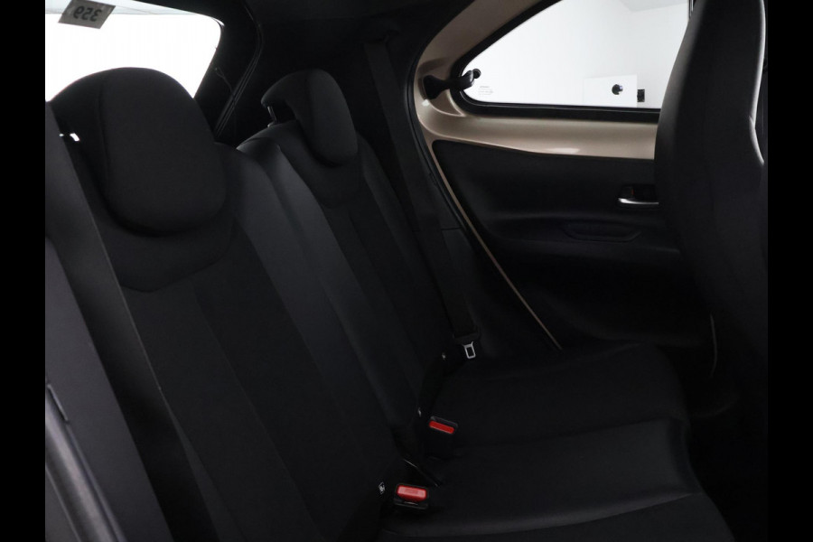 Toyota Aygo X 1.0 VVT-i S-CVT Envy Automaat | Keyless Entry & Start | Navigatie | Camera