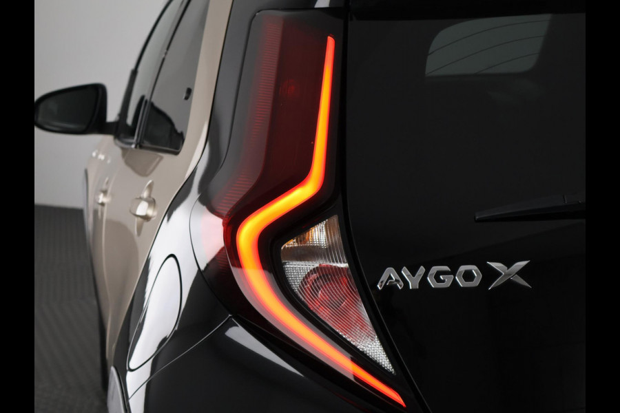 Toyota Aygo X 1.0 VVT-i S-CVT Envy Automaat | Keyless Entry & Start | Navigatie | Camera