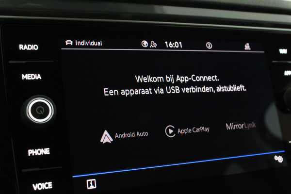 Volkswagen T-Roc 1.5 TSI Sport > Camera/Trekhaak/Winterpakket