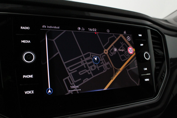 Volkswagen T-Roc 1.5 TSI Sport > Camera/Trekhaak/Winterpakket