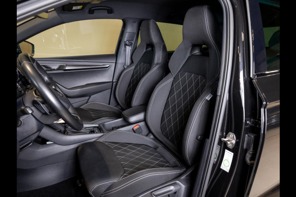 Škoda Karoq 1.5 TSI ACT Sportline Business / 150pk / Stoelverwarming voor en achter / Achteruitrij camera /