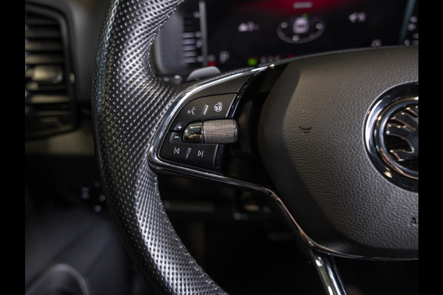 Škoda Karoq 1.5 TSI ACT Sportline Business / 150pk / Stoelverwarming voor en achter / Achteruitrij camera /