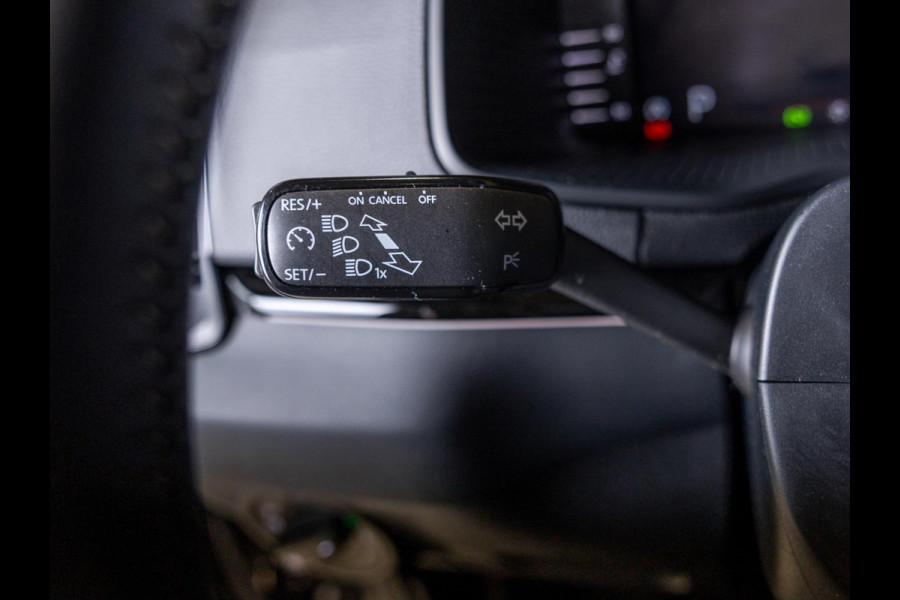 Škoda Karoq 1.5 TSI ACT Sportline Business / 150pk / Stoelverwarming voor en achter / Achteruitrij camera /