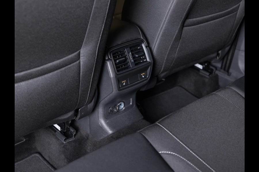 Škoda Karoq 1.5 TSI ACT Sportline Business / 150pk / Stoelverwarming voor en achter / Achteruitrij camera /