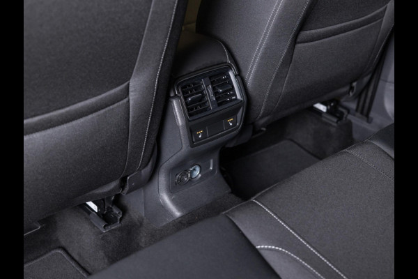 Škoda Karoq 1.5 TSI ACT Sportline Business / 150pk / Stoelverwarming voor en achter / Achteruitrij camera /