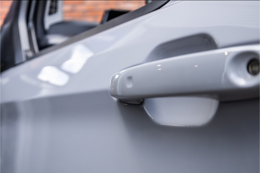 Ford Transit Custom 2.0 TDCI L2H1 SPORT 170 PK DC | BPM VRIJ | DUBBEL CABINE | 360 CAMERA | ACC | BLIS | NAVIGATIE | CARPLAY | LANE ASSIST | ELEK  TREKHAAK | 5-ZITTER | VERLENGDE FABRIEKSGARANTIE TOT 12-2029