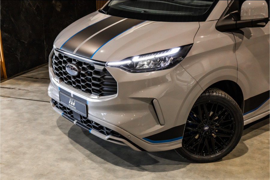 Ford Transit Custom 2.0 TDCI L2H1 SPORT 170 PK DC | BPM VRIJ | DUBBEL CABINE | 360 CAMERA | ACC | BLIS | NAVIGATIE | CARPLAY | LANE ASSIST | ELEK  TREKHAAK | 5-ZITTER | VERLENGDE FABRIEKSGARANTIE TOT 12-2029