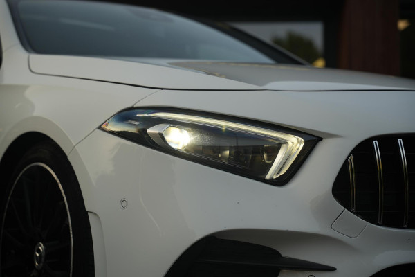 Mercedes-Benz A-Klasse 200 Launch Edition Premium Plus AMG panoramadak AMBIENT Apple Carplay Brake assist Camera Multimedia Getint glas 19"L.M. Cruise Navi