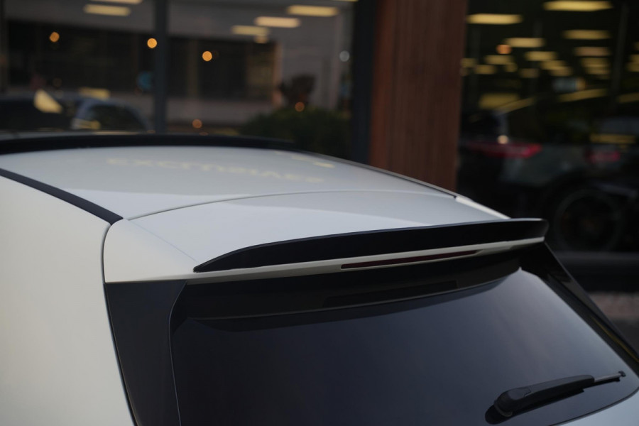 Mercedes-Benz A-Klasse 200 Launch Edition Premium Plus AMG panoramadak AMBIENT Apple Carplay Brake assist Camera Multimedia Getint glas 19"L.M. Cruise Navi