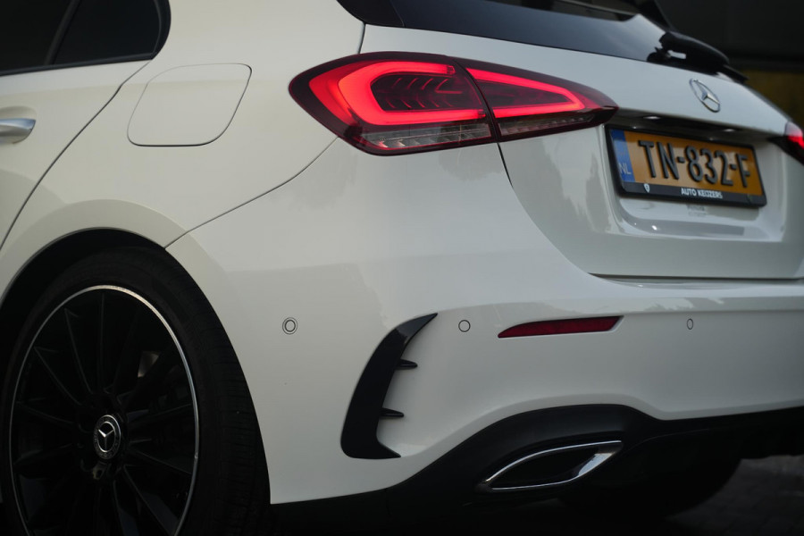 Mercedes-Benz A-Klasse 200 Launch Edition Premium Plus AMG panoramadak AMBIENT Apple Carplay Brake assist Camera Multimedia Getint glas 19"L.M. Cruise Navi