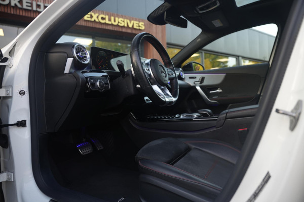 Mercedes-Benz A-Klasse 200 Launch Edition Premium Plus AMG panoramadak AMBIENT Apple Carplay Brake assist Camera Multimedia Getint glas 19"L.M. Cruise Navi