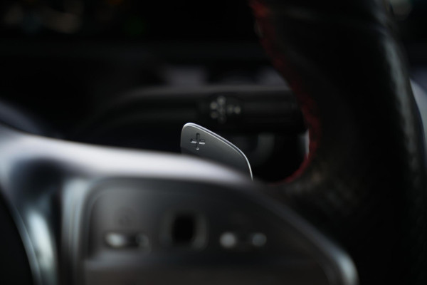 Mercedes-Benz A-Klasse 200 Launch Edition Premium Plus AMG panoramadak AMBIENT Apple Carplay Brake assist Camera Multimedia Getint glas 19"L.M. Cruise Navi