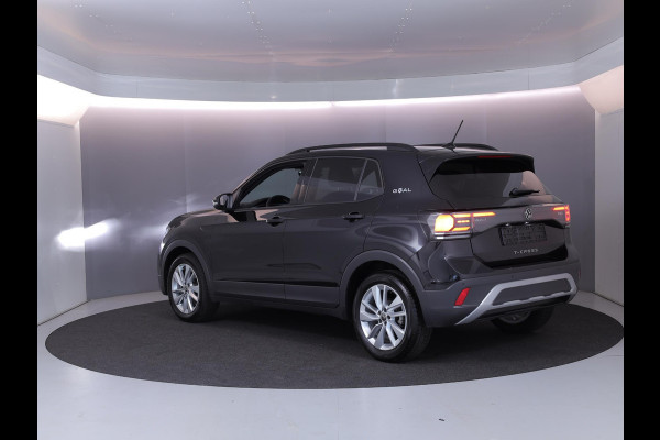 Volkswagen T-Cross 1.0 TSI Life Edition GOAL 116 pk Automaat (DSG) | Navigatie | Trekhaak (afneembaar) | Parkeersensoren (Park assist) | Autom. airco | Stoelverwarming |