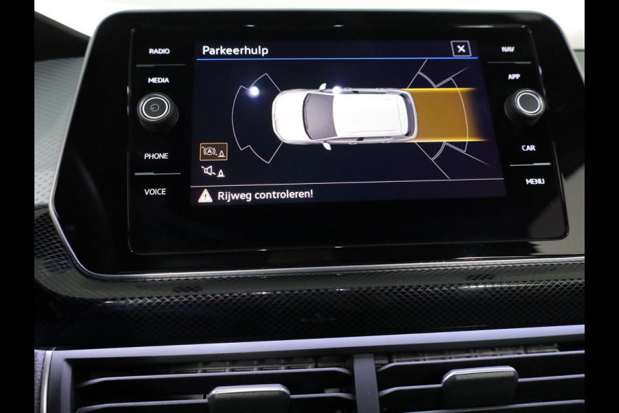 Volkswagen T-Cross 1.0 TSI Life Edition GOAL 116 pk Automaat (DSG) | Navigatie | Trekhaak (afneembaar) | Parkeersensoren (Park assist) | Autom. airco | Stoelverwarming |