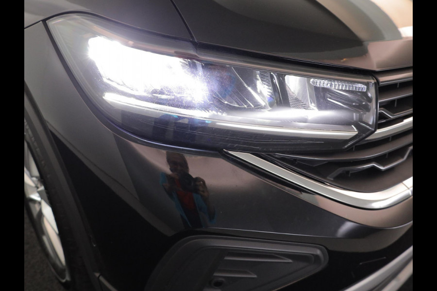 Volkswagen T-Cross 1.0 TSI Life Edition GOAL 116 pk Automaat (DSG) | Navigatie | Trekhaak (afneembaar) | Parkeersensoren (Park assist) | Autom. airco | Stoelverwarming |
