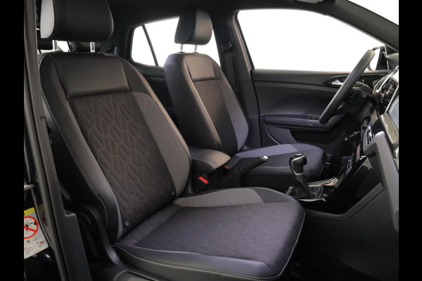 Volkswagen T-Cross 1.0 TSI Life Edition GOAL 116 pk Automaat (DSG) | Navigatie | Trekhaak (afneembaar) | Parkeersensoren (Park assist) | Autom. airco | Stoelverwarming |