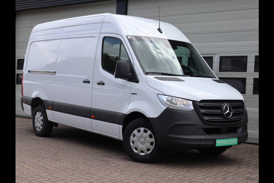 Mercedes-Benz eSprinter 320 81kWh L2H2 - Trekhaak - Cruise - MBUX - 2025