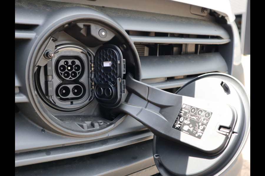 Mercedes-Benz eSprinter 320 81kWh L2H2 - Trekhaak - Cruise - MBUX - 2025