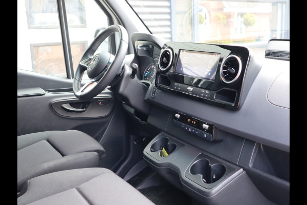 Mercedes-Benz eSprinter 320 81kWh L2H2 - Trekhaak - Cruise - MBUX - 2025