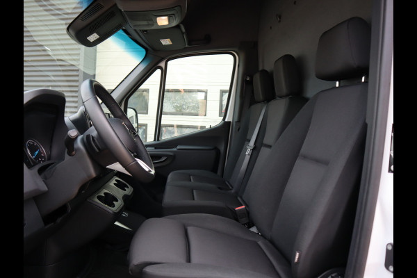 Mercedes-Benz eSprinter 320 81kWh L2H2 - Trekhaak - Cruise - MBUX - 2025