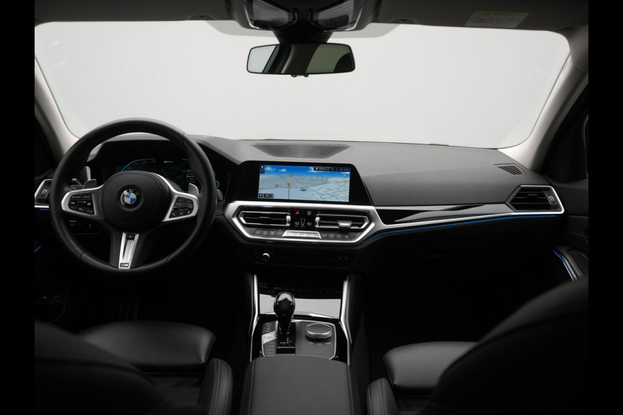 BMW 3 Serie Touring 330e Sport Line PHEV 293pk Dealer O.H. DRAVITGRAU | Trekhaak Af Fabriek | Adaptive Cruise | 360 Camera | Lederen Sportstoelen Memory & Verwarmd | Sfeerverlichting | Stuur Verwarmd | Apple Carplay | Navigatie | DAB | Plug In Hybrid |