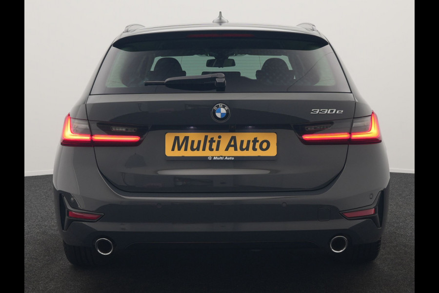 BMW 3 Serie Touring 330e Sport Line PHEV 293pk Dealer O.H. DRAVITGRAU | Trekhaak Af Fabriek | Adaptive Cruise | 360 Camera | Lederen Sportstoelen Memory & Verwarmd | Sfeerverlichting | Stuur Verwarmd | Apple Carplay | Navigatie | DAB | Plug In Hybrid |