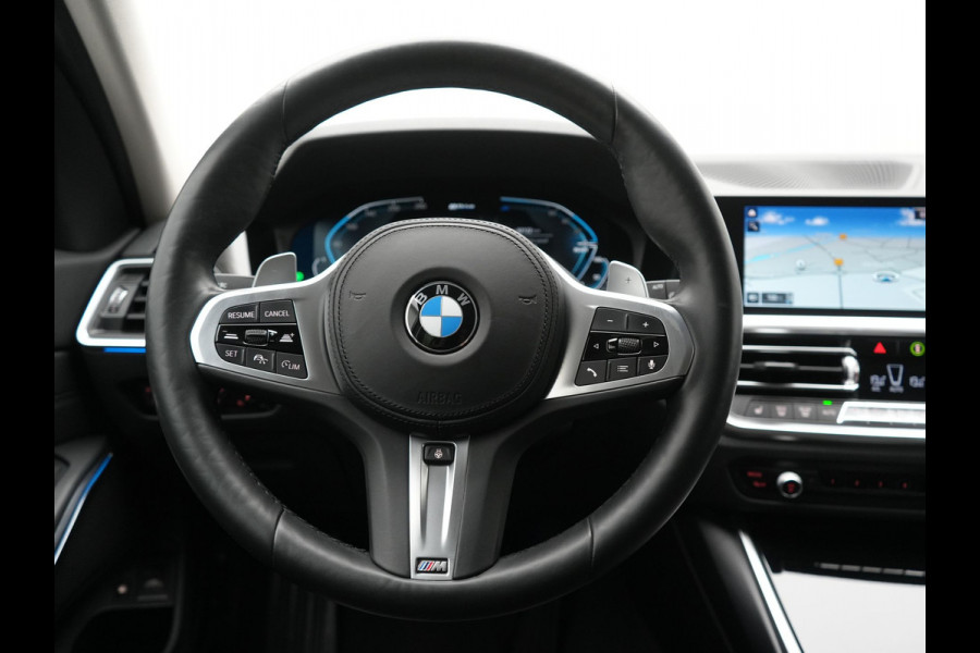 BMW 3 Serie Touring 330e Sport Line PHEV 293pk Dealer O.H. DRAVITGRAU | Trekhaak Af Fabriek | Adaptive Cruise | 360 Camera | Lederen Sportstoelen Memory & Verwarmd | Sfeerverlichting | Stuur Verwarmd | Apple Carplay | Navigatie | DAB | Plug In Hybrid |
