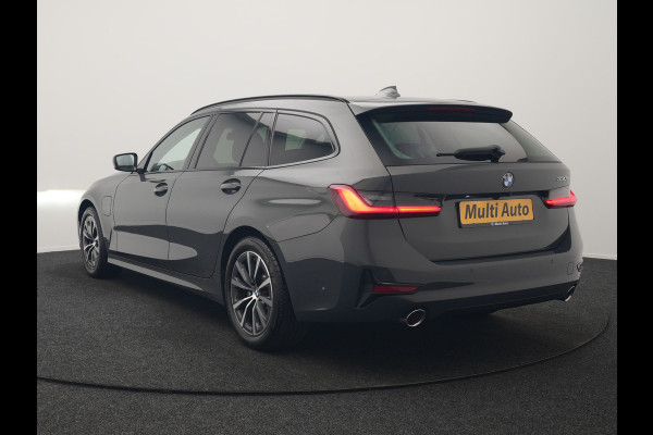 BMW 3 Serie Touring 330e Sport Line PHEV 293pk Dealer O.H. DRAVITGRAU | Trekhaak Af Fabriek | Adaptive Cruise | 360 Camera | Lederen Sportstoelen Memory & Verwarmd | Sfeerverlichting | Stuur Verwarmd | Apple Carplay | Navigatie | DAB | Plug In Hybrid |