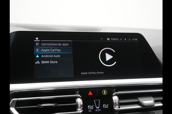 BMW 3 Serie Touring 330e Sport Line PHEV 293pk Dealer O.H. DRAVITGRAU | Trekhaak Af Fabriek | Adaptive Cruise | 360 Camera | Lederen Sportstoelen Memory & Verwarmd | Sfeerverlichting | Stuur Verwarmd | Apple Carplay | Navigatie | DAB | Plug In Hybrid |