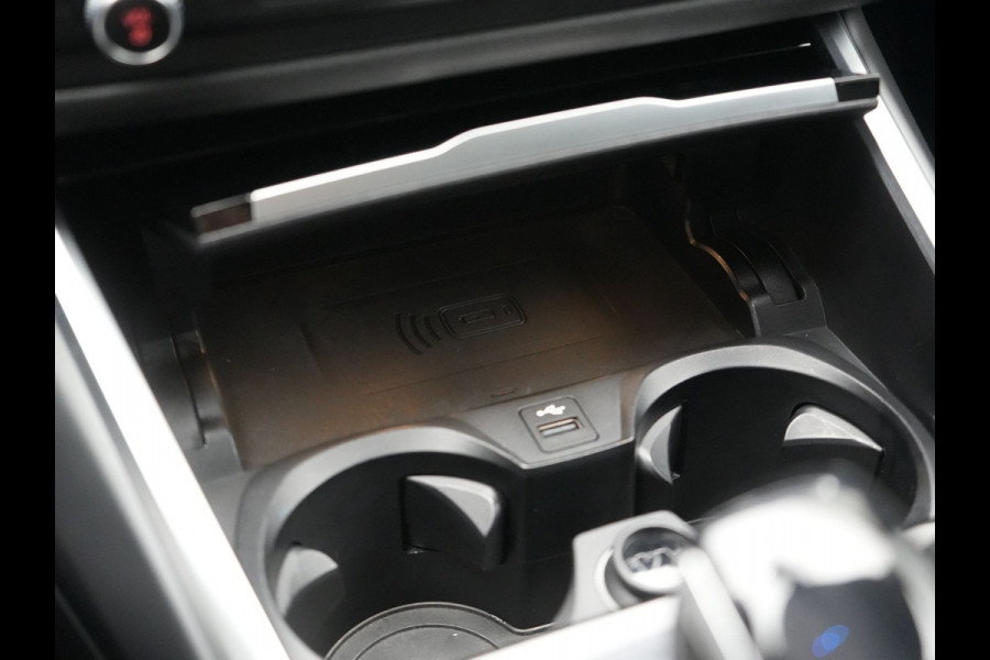 BMW 3 Serie Touring 330e Sport Line PHEV 293pk Dealer O.H. DRAVITGRAU | Trekhaak Af Fabriek | Adaptive Cruise | 360 Camera | Lederen Sportstoelen Memory & Verwarmd | Sfeerverlichting | Stuur Verwarmd | Apple Carplay | Navigatie | DAB | Plug In Hybrid |
