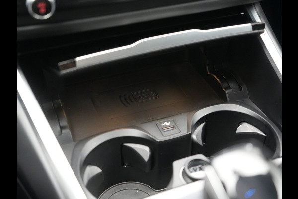 BMW 3 Serie Touring 330e Sport Line PHEV 293pk Dealer O.H. DRAVITGRAU | Trekhaak Af Fabriek | Adaptive Cruise | 360 Camera | Lederen Sportstoelen Memory & Verwarmd | Sfeerverlichting | Stuur Verwarmd | Apple Carplay | Navigatie | DAB | Plug In Hybrid |