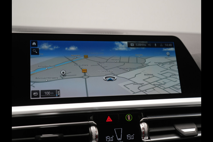 BMW 3 Serie Touring 330e Sport Line PHEV 293pk Dealer O.H. DRAVITGRAU | Trekhaak Af Fabriek | Adaptive Cruise | 360 Camera | Lederen Sportstoelen Memory & Verwarmd | Sfeerverlichting | Stuur Verwarmd | Apple Carplay | Navigatie | DAB | Plug In Hybrid |