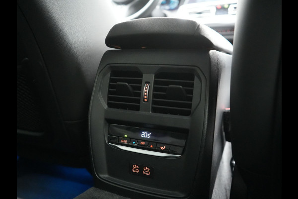 BMW 3 Serie Touring 330e Sport Line PHEV 293pk Dealer O.H. DRAVITGRAU | Trekhaak Af Fabriek | Adaptive Cruise | 360 Camera | Lederen Sportstoelen Memory & Verwarmd | Sfeerverlichting | Stuur Verwarmd | Apple Carplay | Navigatie | DAB | Plug In Hybrid |
