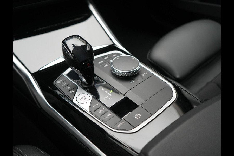 BMW 3 Serie Touring 330e Sport Line PHEV 293pk Dealer O.H. DRAVITGRAU | Trekhaak Af Fabriek | Adaptive Cruise | 360 Camera | Lederen Sportstoelen Memory & Verwarmd | Sfeerverlichting | Stuur Verwarmd | Apple Carplay | Navigatie | DAB | Plug In Hybrid |
