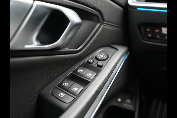 BMW 3 Serie Touring 330e Sport Line PHEV 293pk Dealer O.H. DRAVITGRAU | Trekhaak Af Fabriek | Adaptive Cruise | 360 Camera | Lederen Sportstoelen Memory & Verwarmd | Sfeerverlichting | Stuur Verwarmd | Apple Carplay | Navigatie | DAB | Plug In Hybrid |