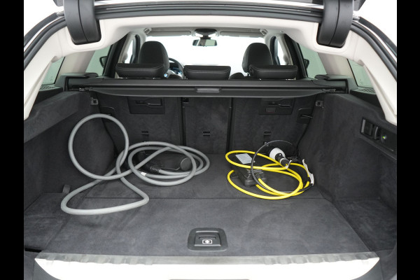 BMW 3 Serie Touring 330e Sport Line PHEV 293pk Dealer O.H. DRAVITGRAU | Trekhaak Af Fabriek | Adaptive Cruise | 360 Camera | Lederen Sportstoelen Memory & Verwarmd | Sfeerverlichting | Stuur Verwarmd | Apple Carplay | Navigatie | DAB | Plug In Hybrid |
